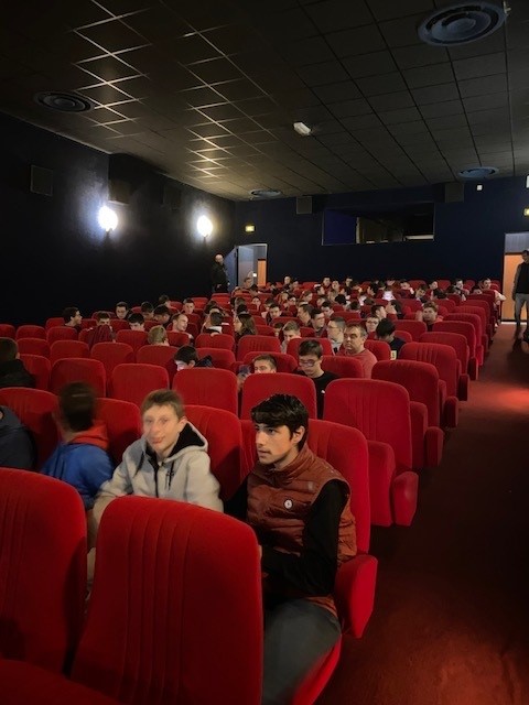 MFR-CFA Chemillé : 1ère sortie cinéma avec les jeunes en veillée !